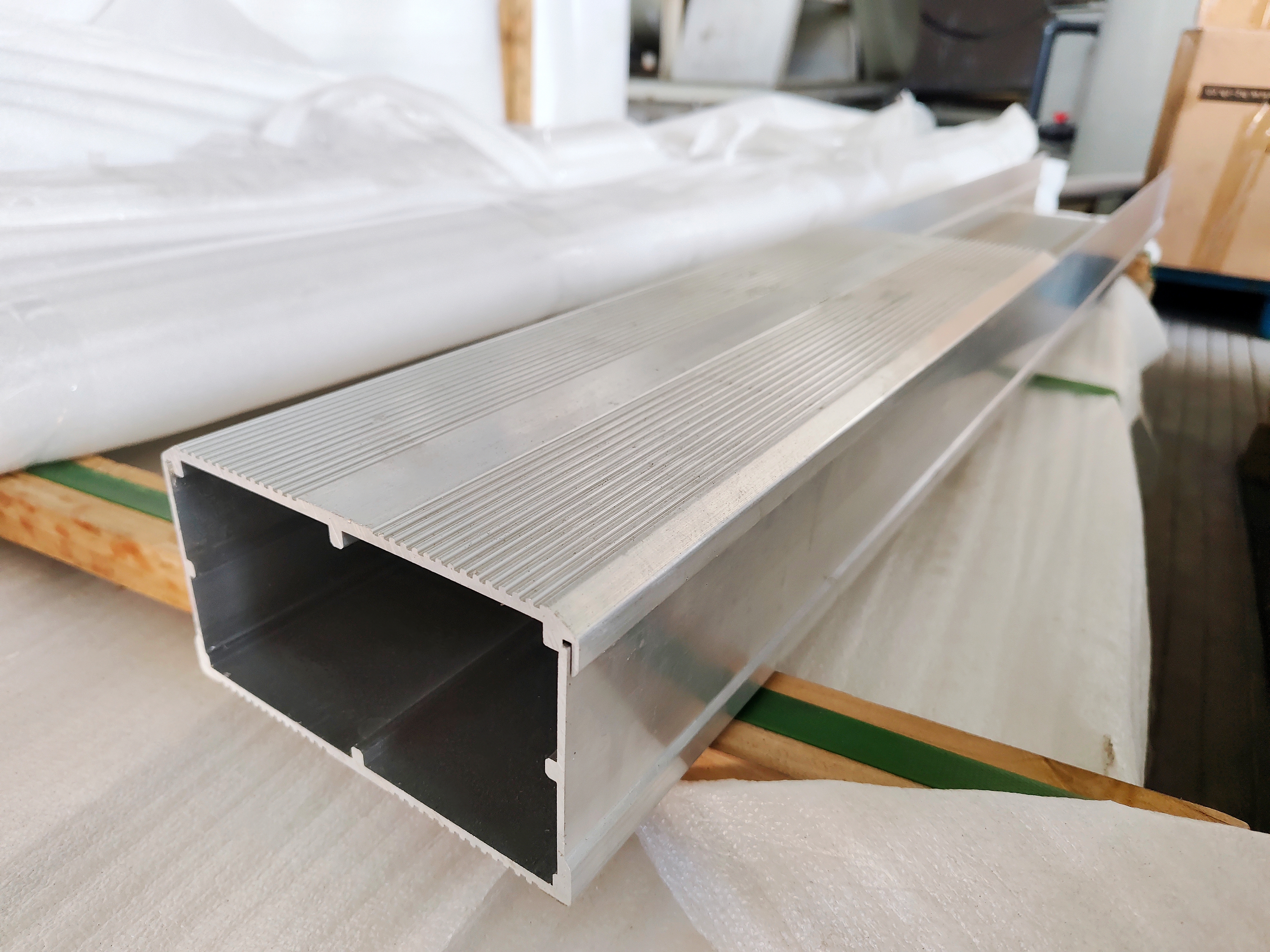 Se puede utilizar para extrusión de aluminio, control numérico CNC y fundición a presión de aluminio.